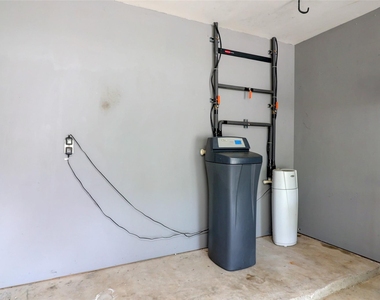 3323 Pioneer Bend Lane - Photo Thumbnail 37
