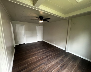 1805 E North Street - Photo Thumbnail 13