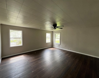 1805 E North Street - Photo Thumbnail 14
