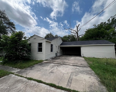 1805 E North Street - Photo Thumbnail 1