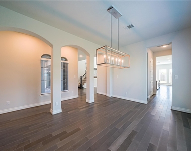 11803 Dalhousie Drive - Photo Thumbnail 9