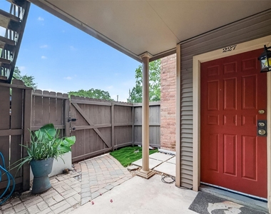 3700 W Clay Street - Photo Thumbnail 3