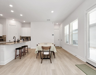 1538 Park Path Drive - Photo Thumbnail 5