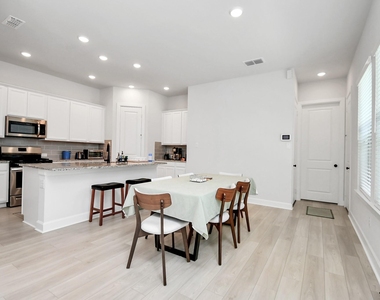 1538 Park Path Drive - Photo Thumbnail 4
