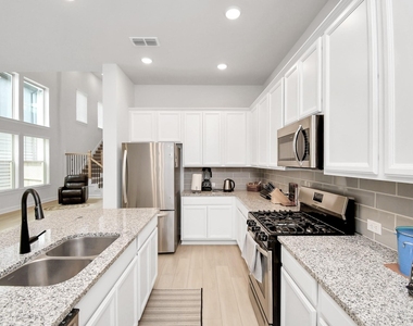 1538 Park Path Drive - Photo Thumbnail 8