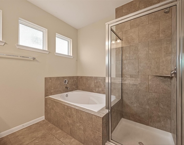 6126 Prince Place Dr - Photo Thumbnail 15