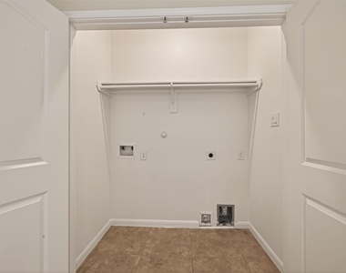 6126 Prince Place Dr - Photo Thumbnail 20