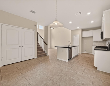 6126 Prince Place Dr - Photo Thumbnail 9