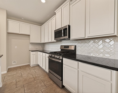 6126 Prince Place Dr - Photo Thumbnail 11