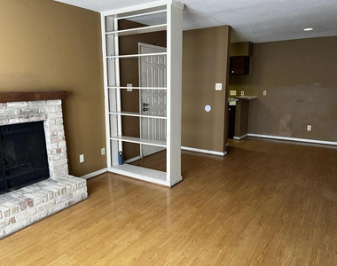 2100 Wilcrest Drive - Photo Thumbnail 2
