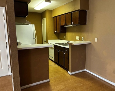 2100 Wilcrest Drive - Photo Thumbnail 7