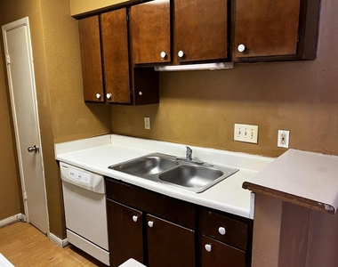 2100 Wilcrest Drive - Photo Thumbnail 5