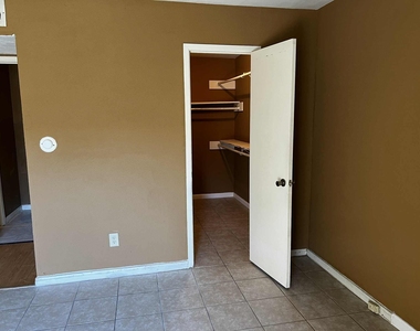 2100 Wilcrest Drive - Photo Thumbnail 9