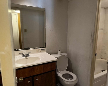 2100 Wilcrest Drive - Photo Thumbnail 12