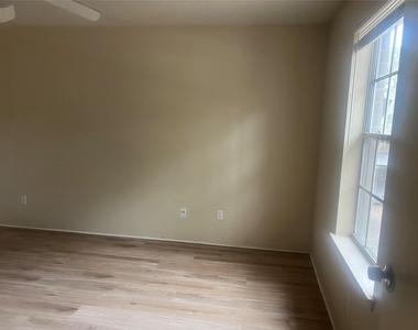 10737 Braes Bend Drive - Photo Thumbnail 3