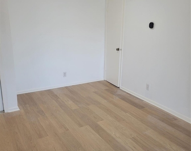 8425 Hearth Drive - Photo Thumbnail 25