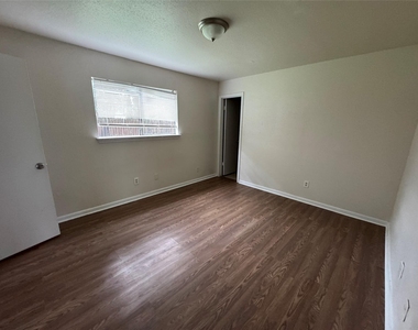 3229 Hirschfield Road - Photo Thumbnail 4