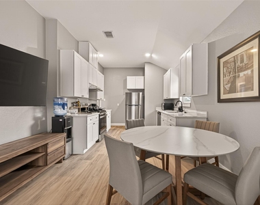 4309 Beggs Street - Photo Thumbnail 6