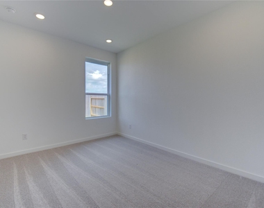 1047 Blue Stone Drive - Photo Thumbnail 30