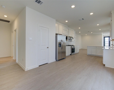 1047 Blue Stone Drive - Photo Thumbnail 24