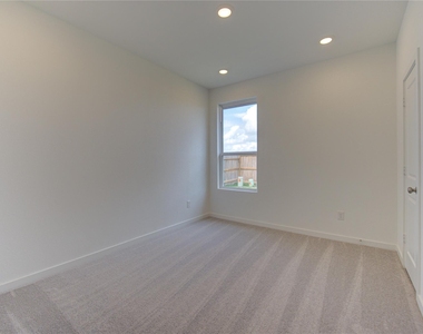 1047 Blue Stone Drive - Photo Thumbnail 25