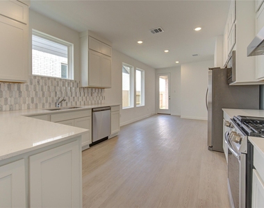 1047 Blue Stone Drive - Photo Thumbnail 15