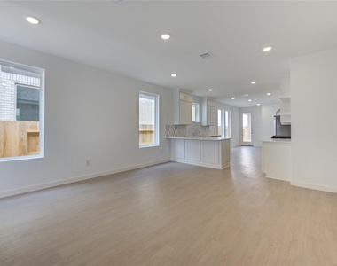 1047 Blue Stone Drive - Photo Thumbnail 8