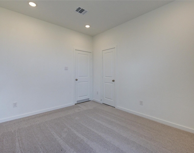 1047 Blue Stone Drive - Photo Thumbnail 31