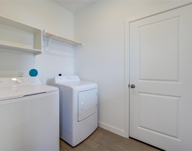 1047 Blue Stone Drive - Photo Thumbnail 5