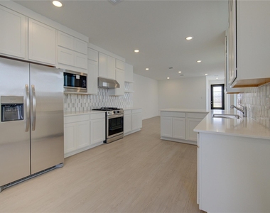 1047 Blue Stone Drive - Photo Thumbnail 18