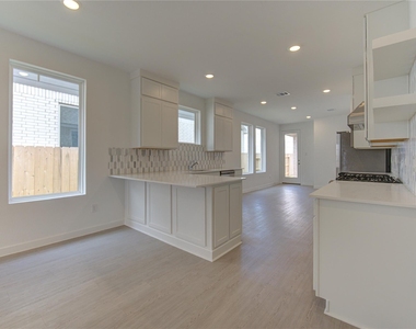 1047 Blue Stone Drive - Photo Thumbnail 13