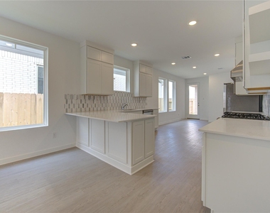 1047 Blue Stone Drive - Photo Thumbnail 14