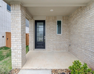 1047 Blue Stone Drive - Photo Thumbnail 2