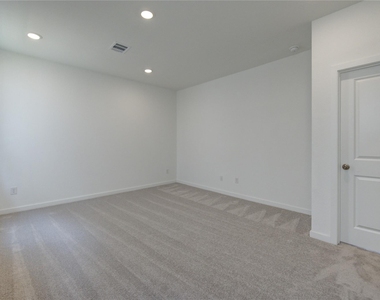 1047 Blue Stone Drive - Photo Thumbnail 38