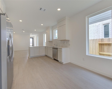 1047 Blue Stone Drive - Photo Thumbnail 20