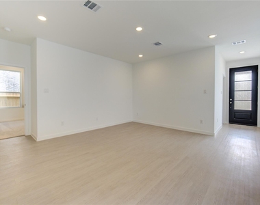 1047 Blue Stone Drive - Photo Thumbnail 10
