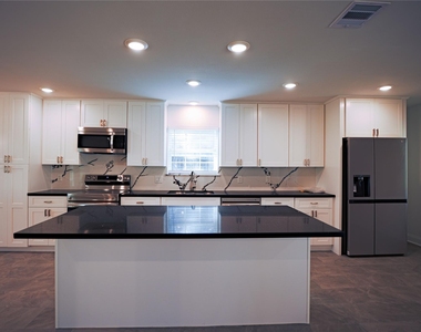 8006 Richmond Avenue - Photo Thumbnail 10