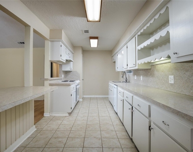 13215 Lake Breeze Lane - Photo Thumbnail 7