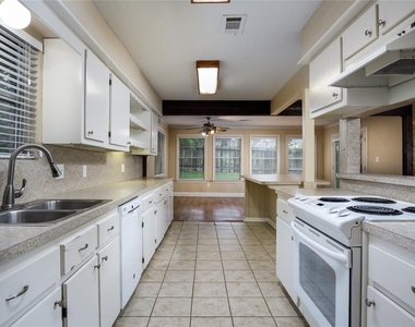 13215 Lake Breeze Lane - Photo Thumbnail 8
