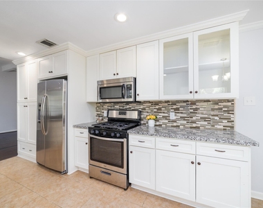 3422 Rustling Pines Street - Photo Thumbnail 10