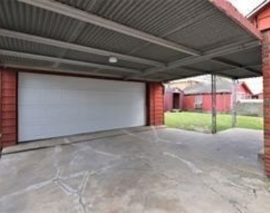 2527 Oakcliff Street - Photo Thumbnail 12