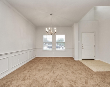 6702 Albion Cresent Drive - Photo Thumbnail 4