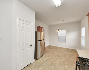 6702 Albion Cresent Drive - Photo Thumbnail 13