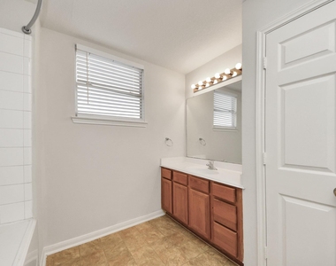 6702 Albion Cresent Drive - Photo Thumbnail 23