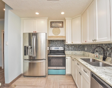 800 Country Place Drive - Photo Thumbnail 10