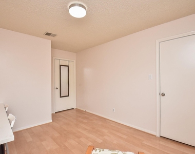 800 Country Place Drive - Photo Thumbnail 23