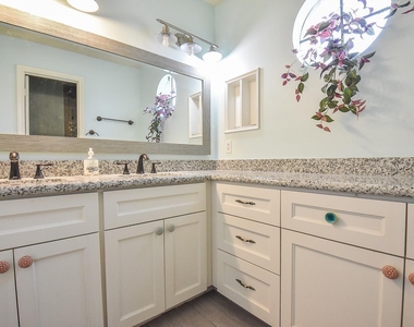 800 Country Place Drive - Photo Thumbnail 17