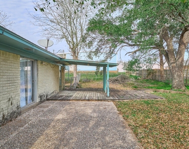203 Paul Knox Street - Photo Thumbnail 34