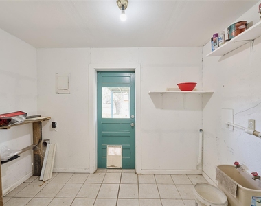 203 Paul Knox Street - Photo Thumbnail 20