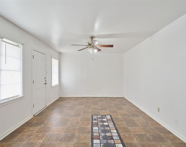 203 Paul Knox Street - Photo Thumbnail 5